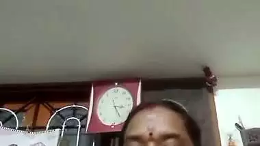 Tamil chubby wife boobs showing for secret lover viral MMS