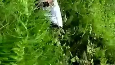 Catches a college couple fucking in an Indian outdoor sex