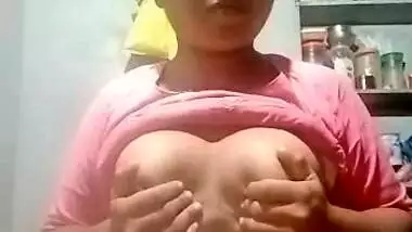 Innocent village girl round boobs show selfie