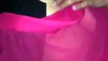 Desi pink saree bhabi boob pressing by self