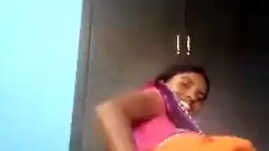 Telugu housewife showing her boobs pussy