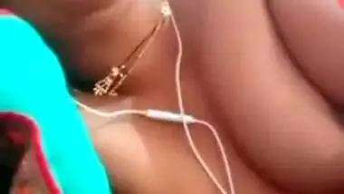 Beautiful bhabhi showing