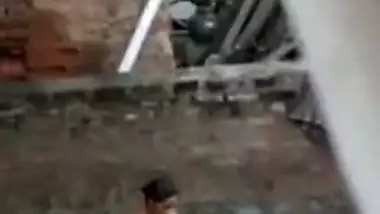 Desi aunty nude captured on while bath on outdoor, for your pleasure