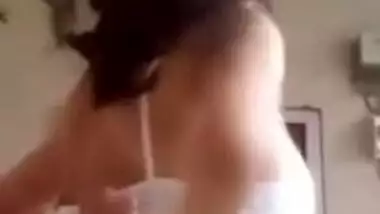 Indian girl showing boobs in cam