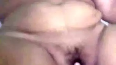 Indian pussy fingering MMS video of a horny wife