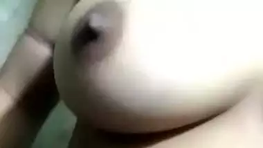 Cute Bengali YouTuber nude boobs and pussy expose