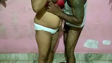 Indian maa ne apne bete se khade khade gand chudwai