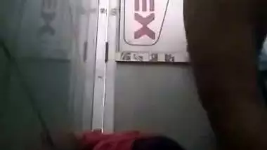 Indian lovers toilet sex porn video