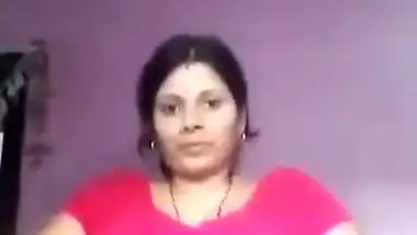 Kolhapur lady records her Indian nude MMS for her lover