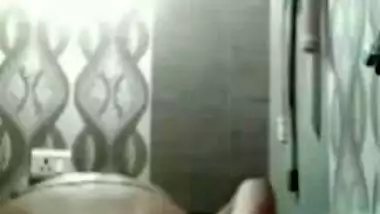 Desi cute girl show her ass