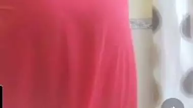 Desi Bhabhi Boobs Sucking by Dever