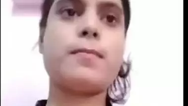 Desi girl showing