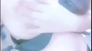 Nude Indian girl strips to show her sexy body